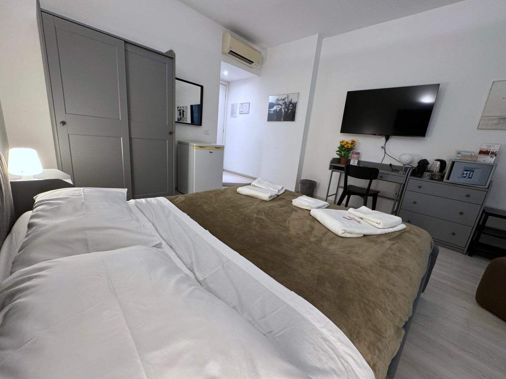 Tiburtina Suites, Roma エクステリア 写真