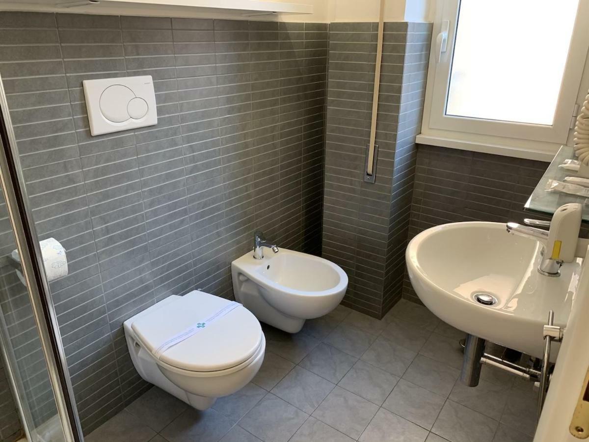 Tiburtina Suites, Roma エクステリア 写真