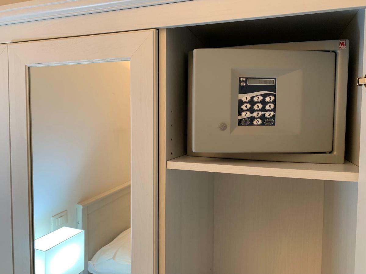 Tiburtina Suites, Roma エクステリア 写真