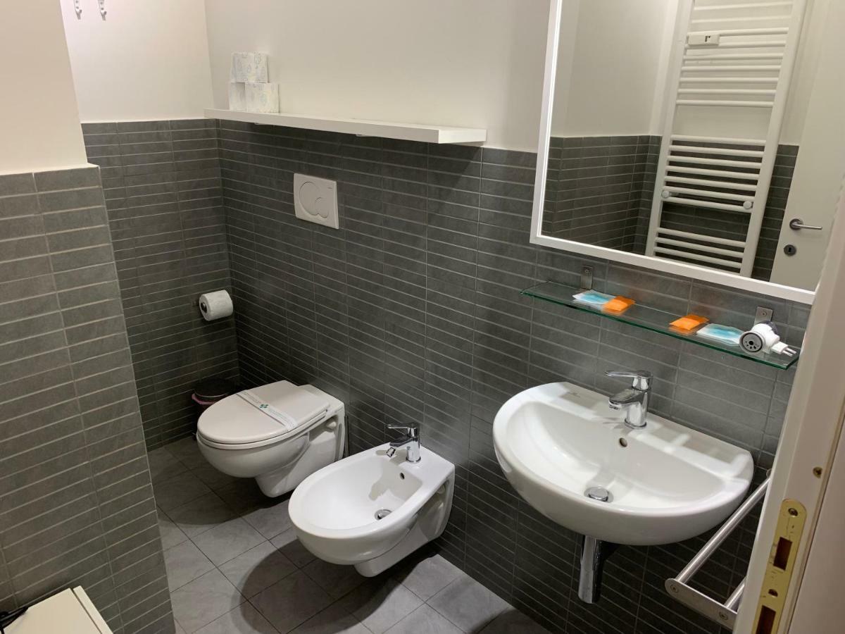 Tiburtina Suites, Roma エクステリア 写真